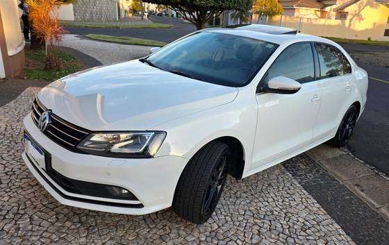 VOLKSWAGEN JETTA 2.0 TSI HIGHLINE 211CV GASOLINA 4P TIPTRONIC VOLKSWAGEN JETTA 2.0 TSI HIGHLINE 211CV GASOLINA 4P TIPTRONIC